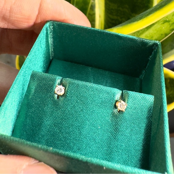 .10cttw 14k Diamond Stud earrings
